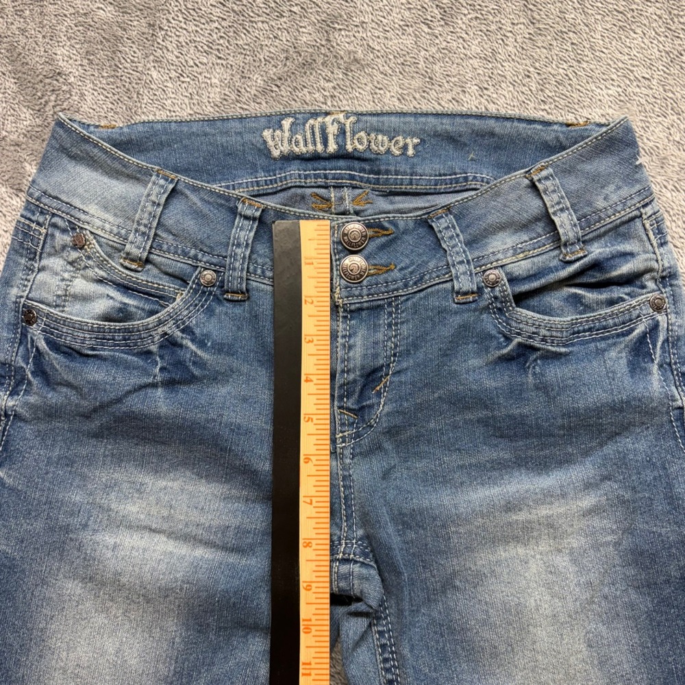 WallFlower Bootcut Jeans Womens 9 Blue NWOT Zip Fly Frayed Hem Stretch Denim - Picture 4 of 15